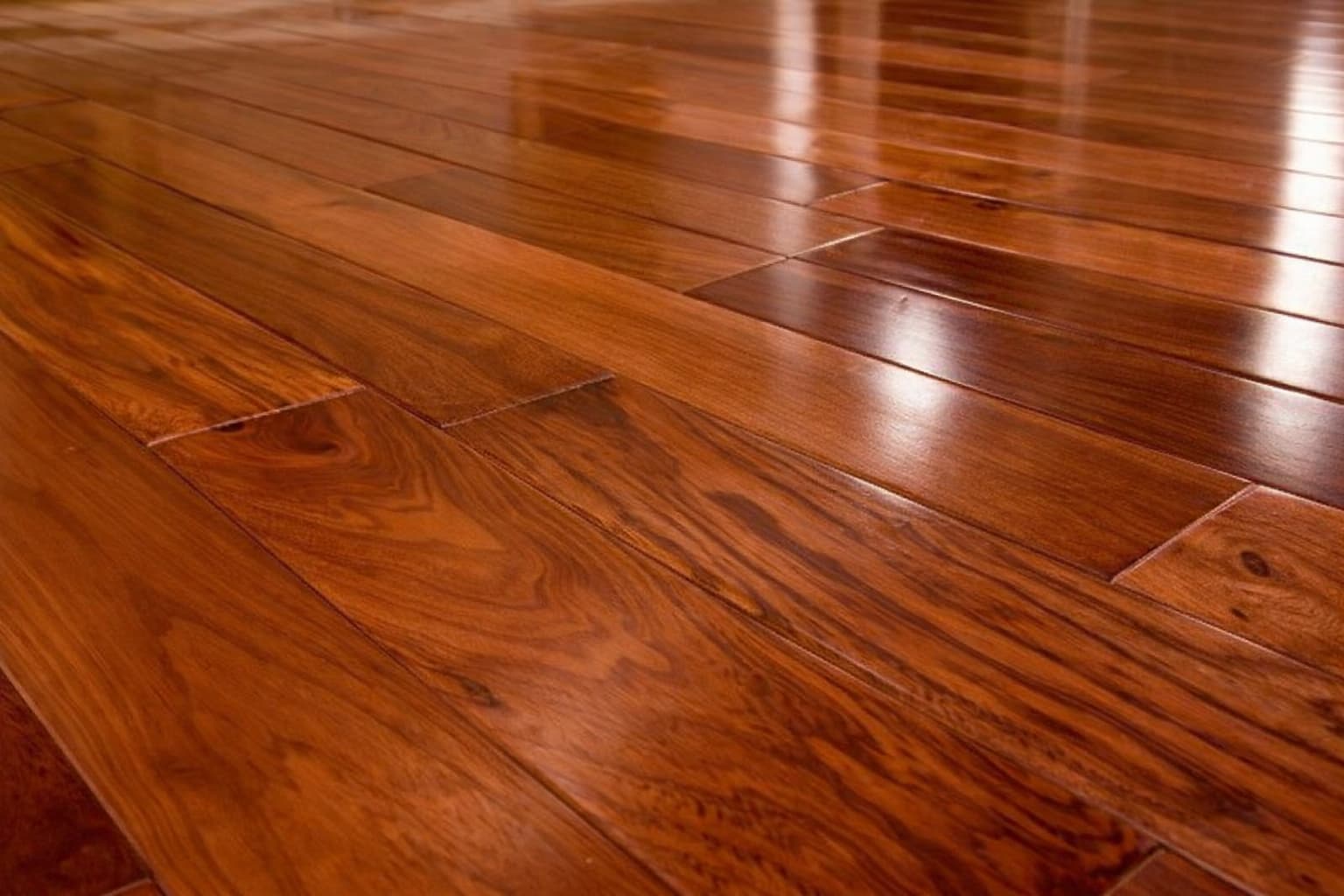 Como garantir máxima durabilidade na aplicação de sinteco em pisos de madeira